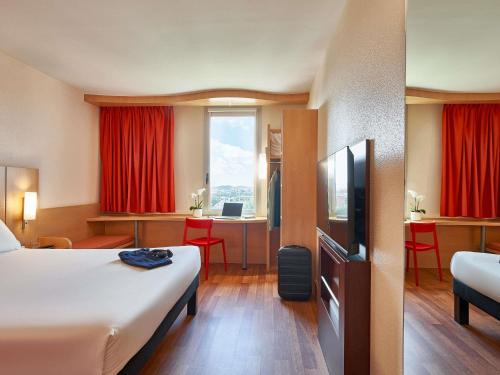 Habitación Doble Estándar del hotel Ibis Barcelona Santa Coloma. Foto 9