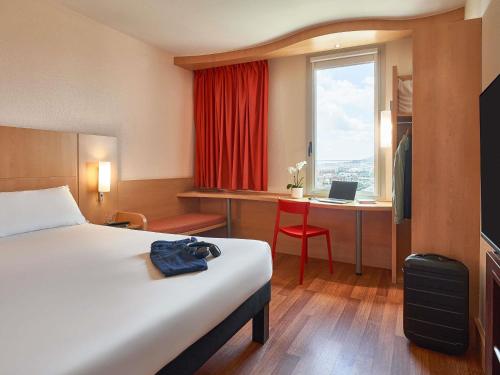Habitación doble 1 Cama doble del hotel Ibis Barcelona Santa Coloma. Foto 3