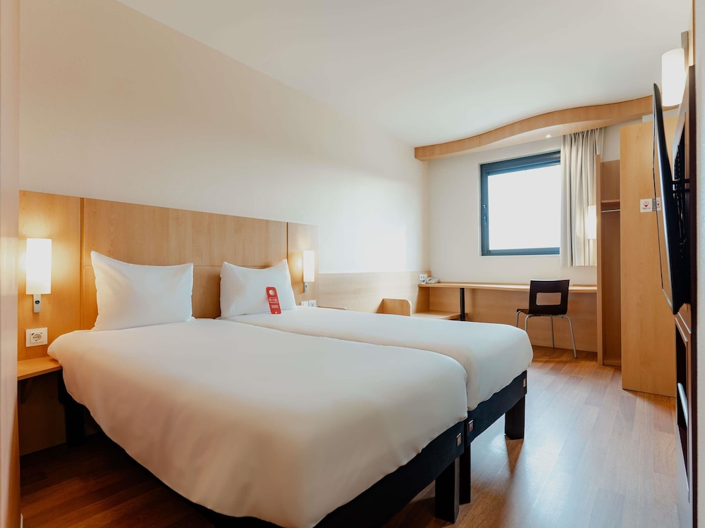 Habitación con 2 camas individuales, 2 camas individuales del hotel Ibis Barcelona Ripollet