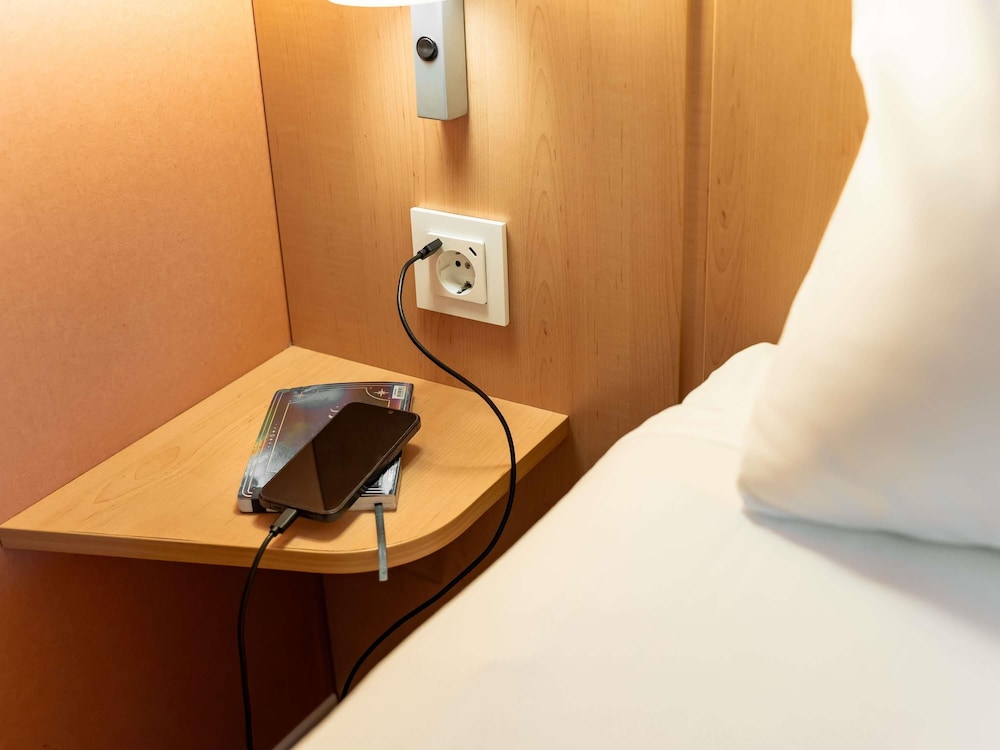 Habitación doble, 1 cama doble del hotel Ibis Barcelona Ripollet. Foto 4