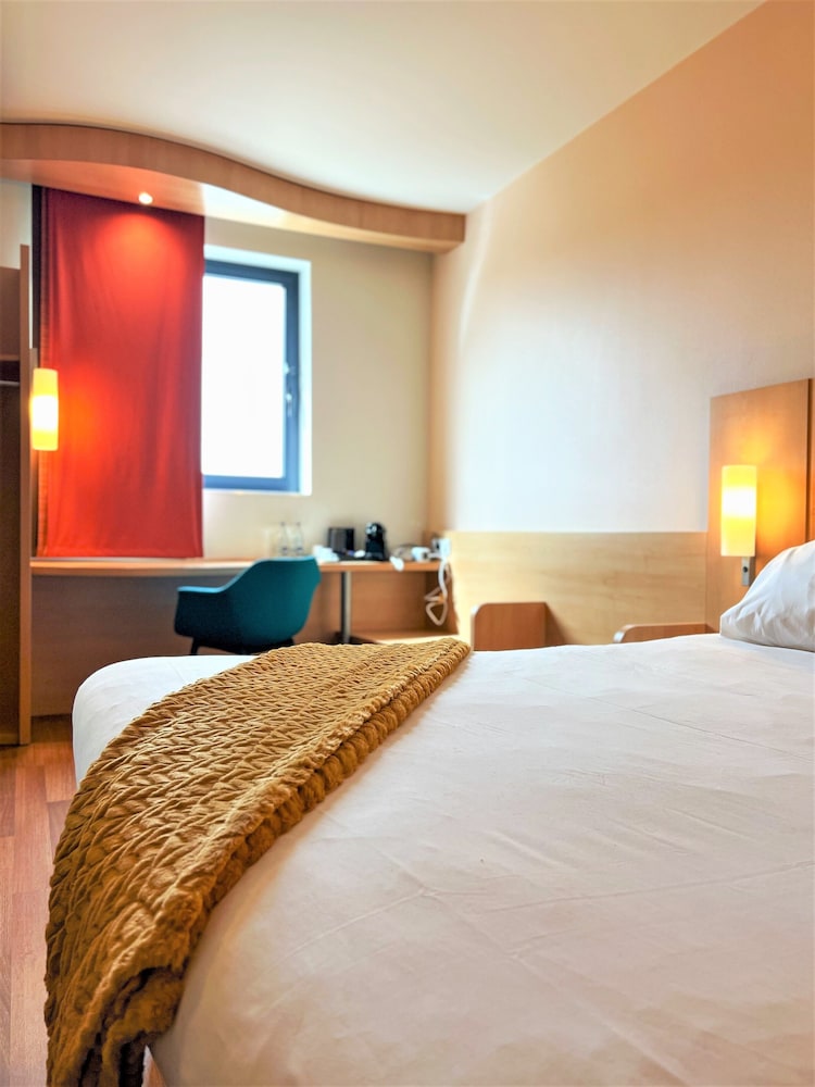 Habitación Confort doble del hotel Ibis Barcelona Ripollet. Foto 1