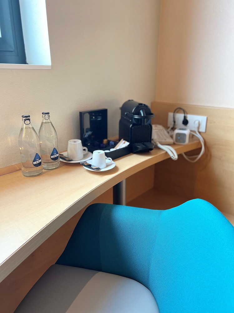 Habitación Confort doble del hotel Ibis Barcelona Ripollet. Foto 3