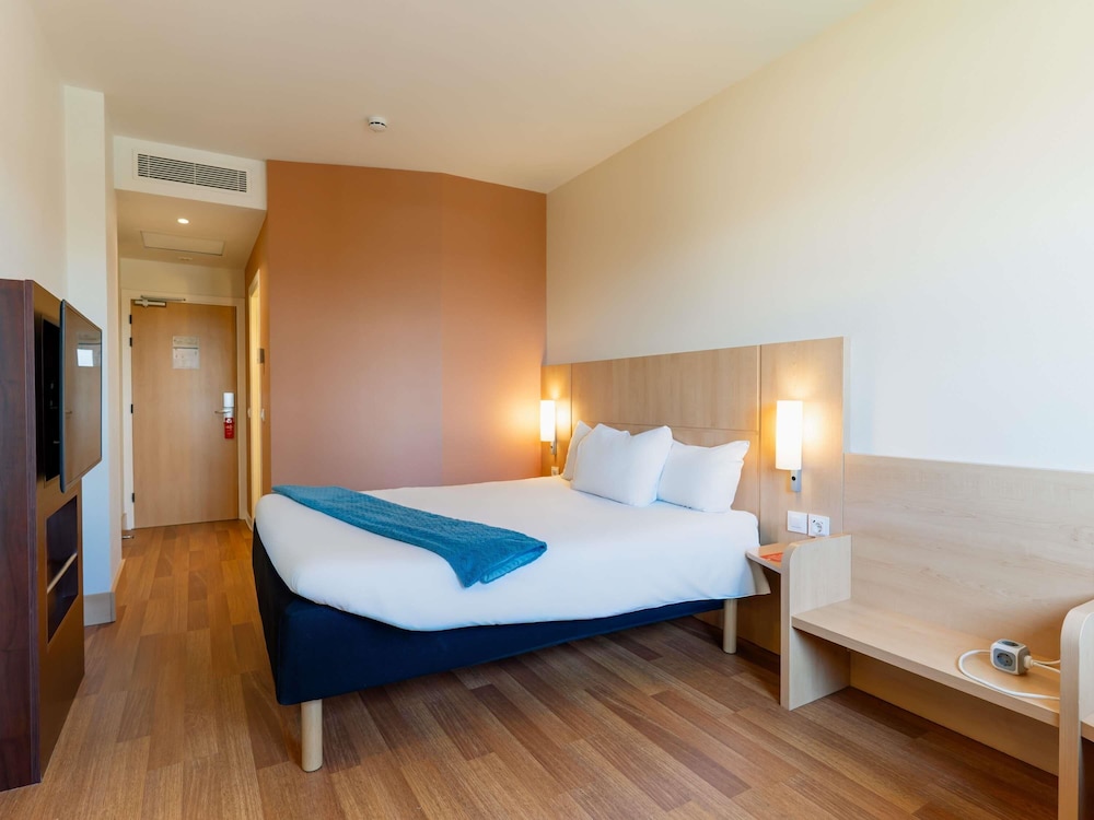 Habitación Confort doble del hotel Ibis Barcelona Ripollet. Foto 10