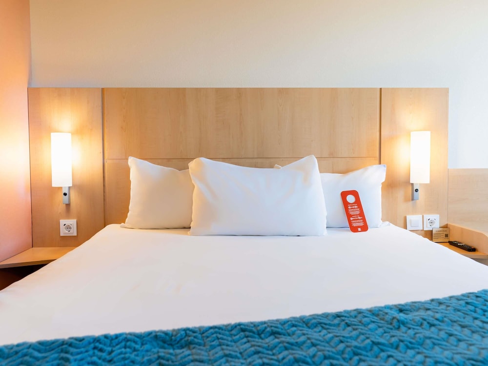 Habitación Confort doble del hotel Ibis Barcelona Ripollet. Foto 12