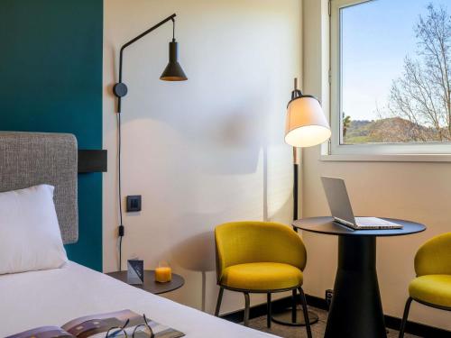 Habitación Doble Superior del hotel ibis Barcelona Aeropuerto Viladecans. Foto 1