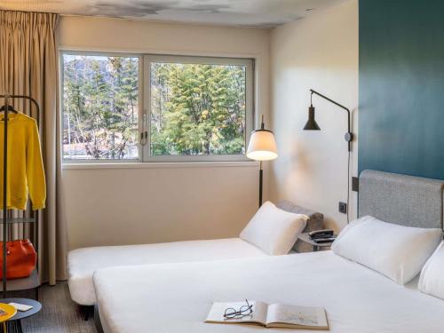 Habitación Doble Superior con sofá cama del hotel ibis Barcelona Aeropuerto Viladecans