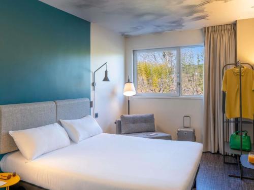 Habitación Doble Clásica - adaptada para personas de movilidad reducida del hotel ibis Barcelona Aeropuerto Viladecans. Foto 4