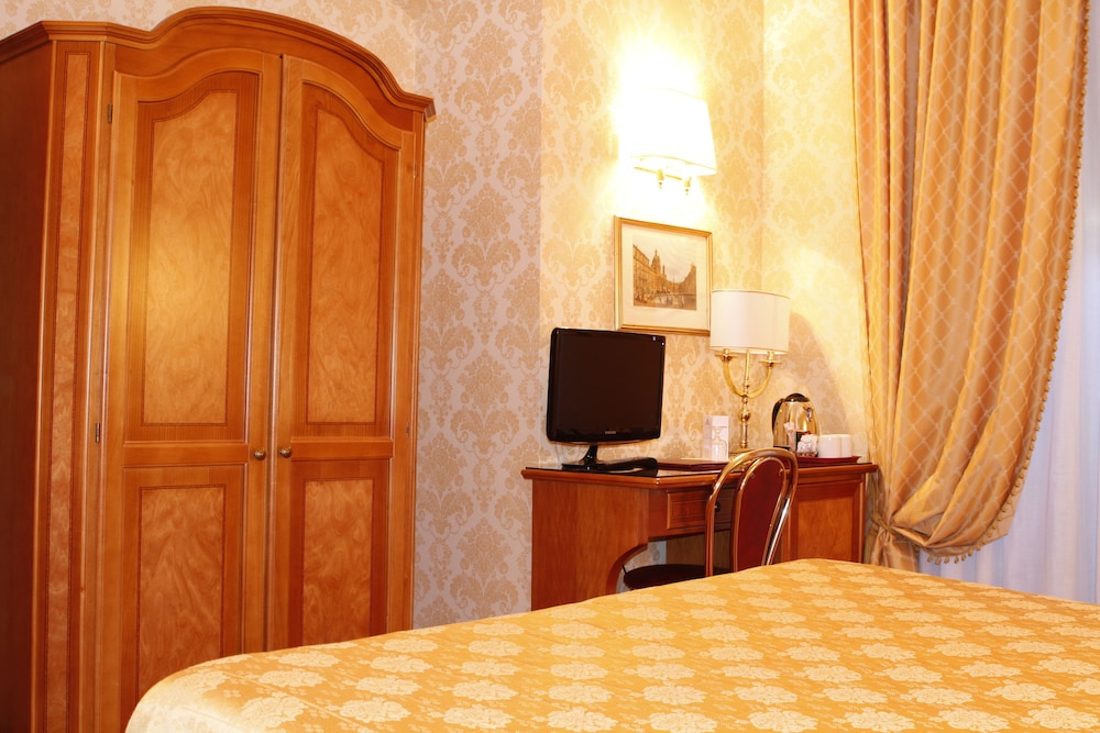 Habitación individual del hotel Pace Helvezia. Foto 1