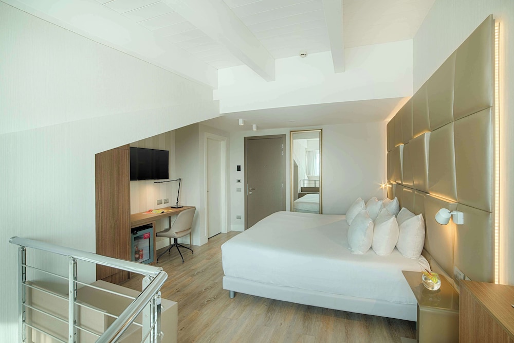 Suite (Duplex) del hotel Nh Collection Roma Centro. Foto 7