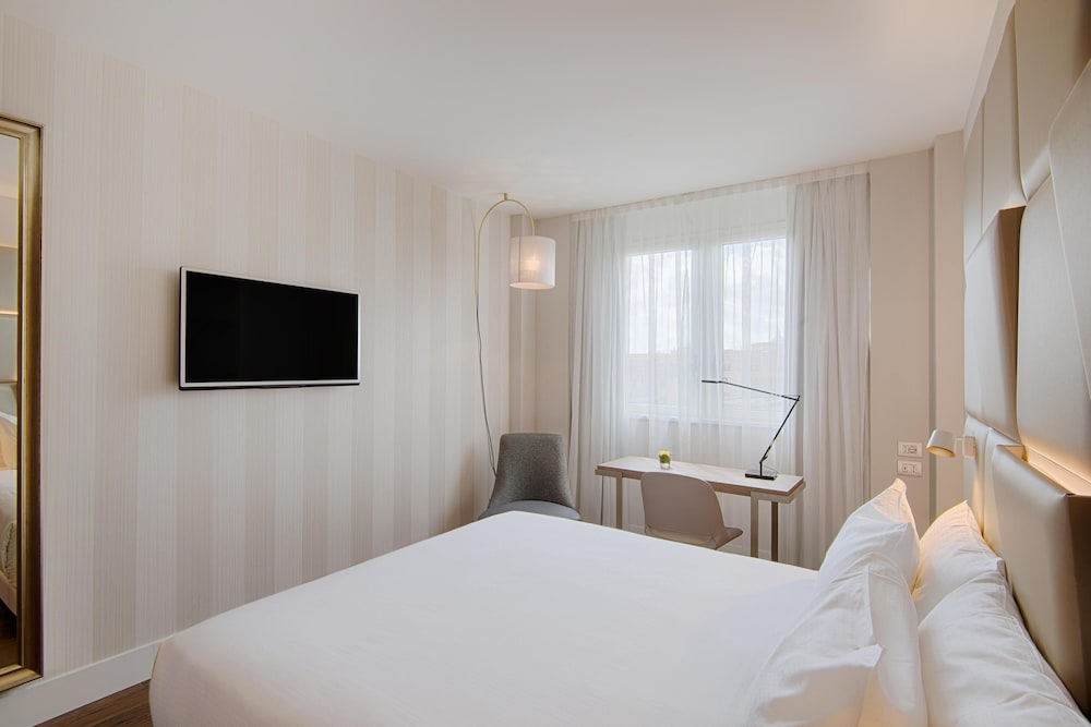 Habitación Premium (Extra Bed 3 adults) del hotel Nh Collection Roma Centro. Foto 4