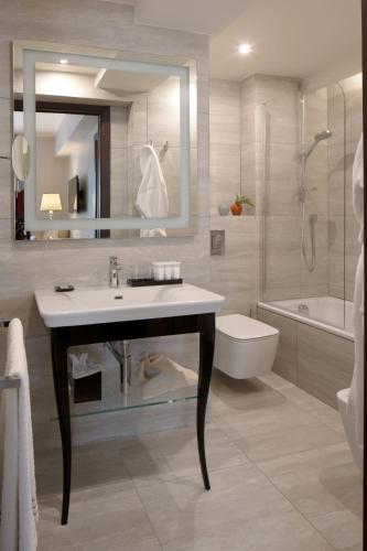 Suite del hotel Starhotels Michelangelo. Foto 7