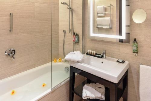 Habitación Familiar del hotel Starhotels Michelangelo. Foto 5