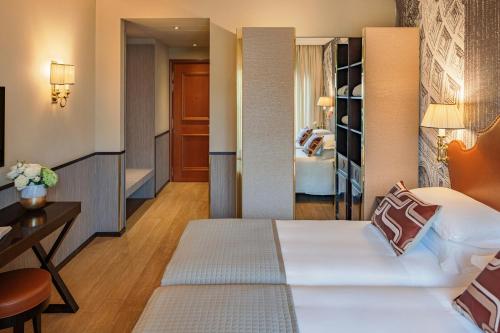 Habitación Doble Deluxe con balcón - 1 o 2 camas del hotel Starhotels Michelangelo. Foto 5
