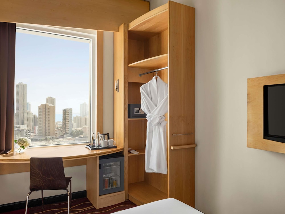 Habitación Superior con 1 cama doble del hotel Ibis Sharq Kuwait. Foto 1