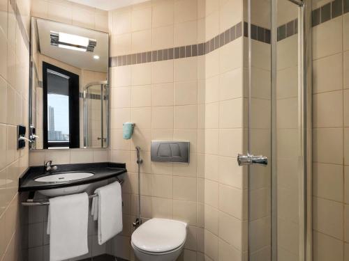 Habitación Superior con 2 camas individuales del hotel Ibis Sharq Kuwait. Foto 2