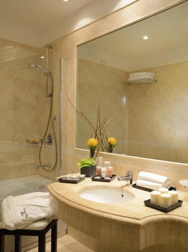 Habitación Doble Deluxe del hotel Colonna Palace. Foto 1