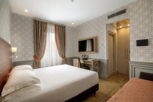 Habitación con cama extragrande. del hotel Morgana. Foto 18