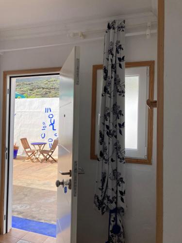 Habitación Doble con ducha - 2 camas del hotel Villa Marina Apartamentos y Habitaciones. Foto 17