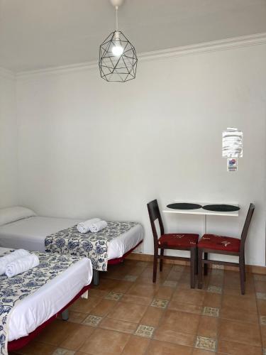 Habitación Doble con ducha - 2 camas del hotel Villa Marina Apartamentos y Habitaciones. Foto 27