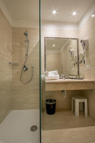 Habitación Triple Estándar del hotel Executive. Foto 1