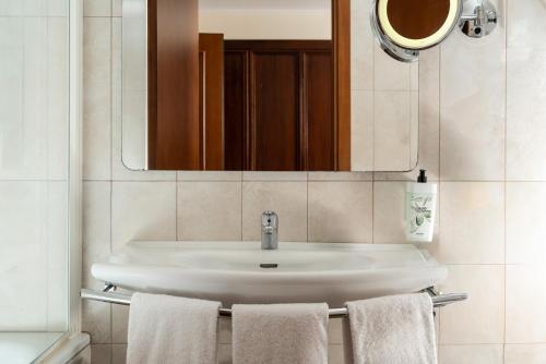 Habitación Triple del hotel Athena. Foto 5