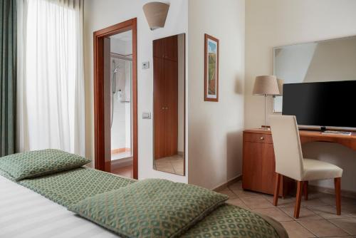 Habitación Doble Pequeña - 1 o 2 camas del hotel Athena. Foto 4
