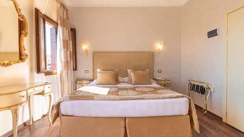 Habitación Doble Clásica con vistas al canal - 1 o 2 camas del hotel Principe. Foto 1