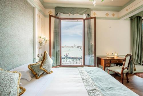 Habitación Doble Deluxe con vistas al Gran Canal - 1 o 2 camas del hotel Monaco and Grand Canal. Foto 1
