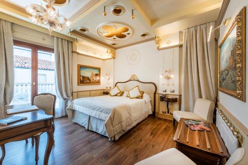 Habitación Doble Executive con terraza del hotel Monaco and Grand Canal. Foto 4