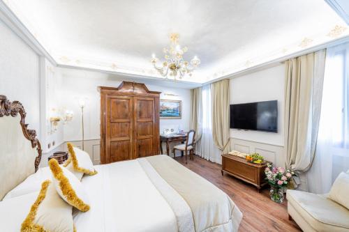 Habitación Doble Deluxe del hotel Monaco and Grand Canal. Foto 10