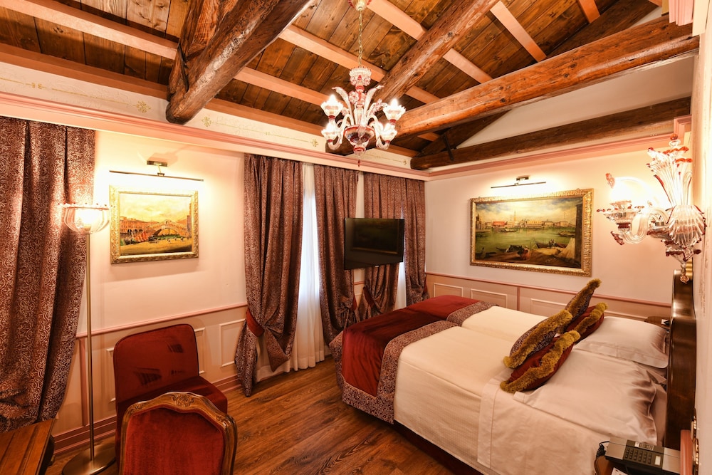 HABITACIÓN GOLDEN LEAF del hotel Monaco and Grand Canal. Foto 3