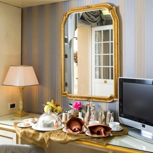 Habitación Doble con patio del hotel Carlton On The Grand Canal. Foto 3