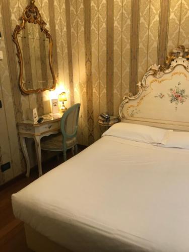 Habitación Doble Pequeña del hotel Carlton On The Grand Canal. Foto 3