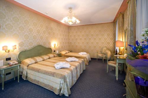 Habitación Triple Clásica del hotel Carlton On The Grand Canal
