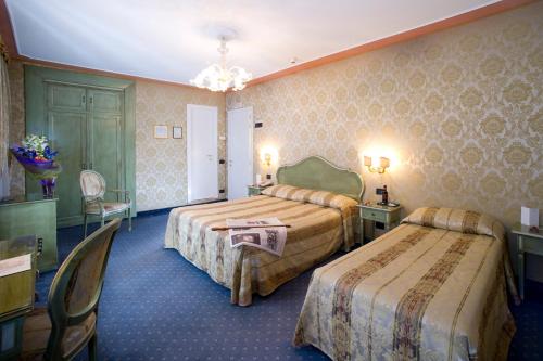 Habitación Triple Clásica del hotel Carlton On The Grand Canal. Foto 1
