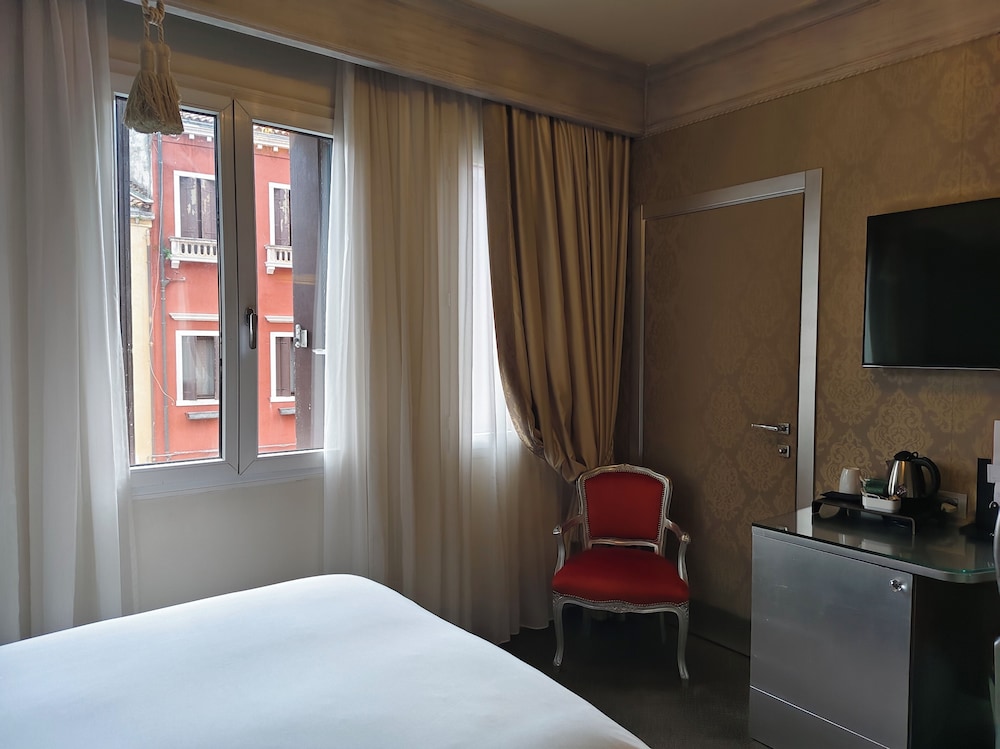 Habitación Individual Superior con Vistas a la Ciudad del hotel Hotel Papadopoli Venezia - MGallery Collection. Foto 1