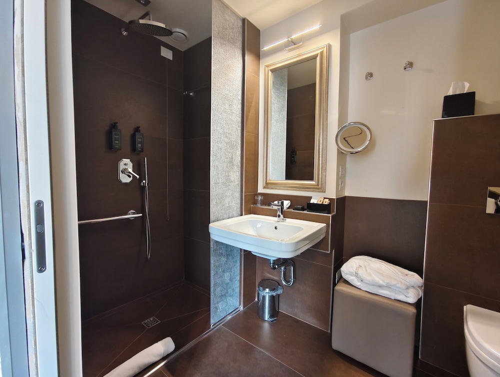 Habitación Individual Superior con Vistas a la Ciudad del hotel Hotel Papadopoli Venezia - MGallery Collection. Foto 3