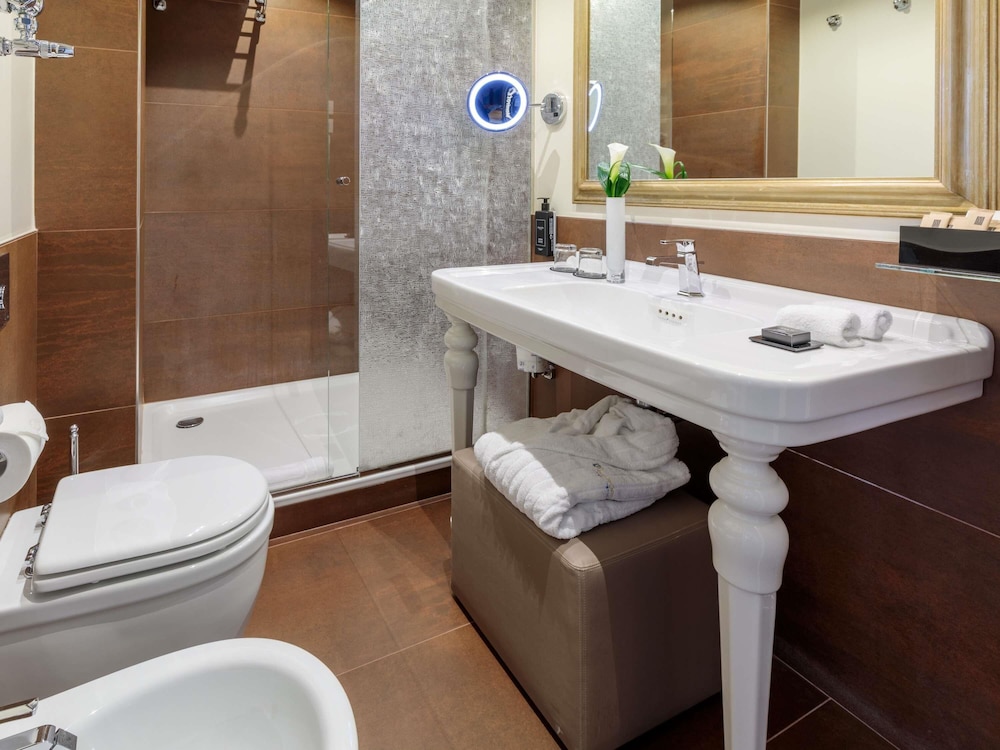 Habitación Doble o Matrimonial Superior con vistas al jardín o a la ciudad del hotel Hotel Papadopoli Venezia - MGallery Collection. Foto 10