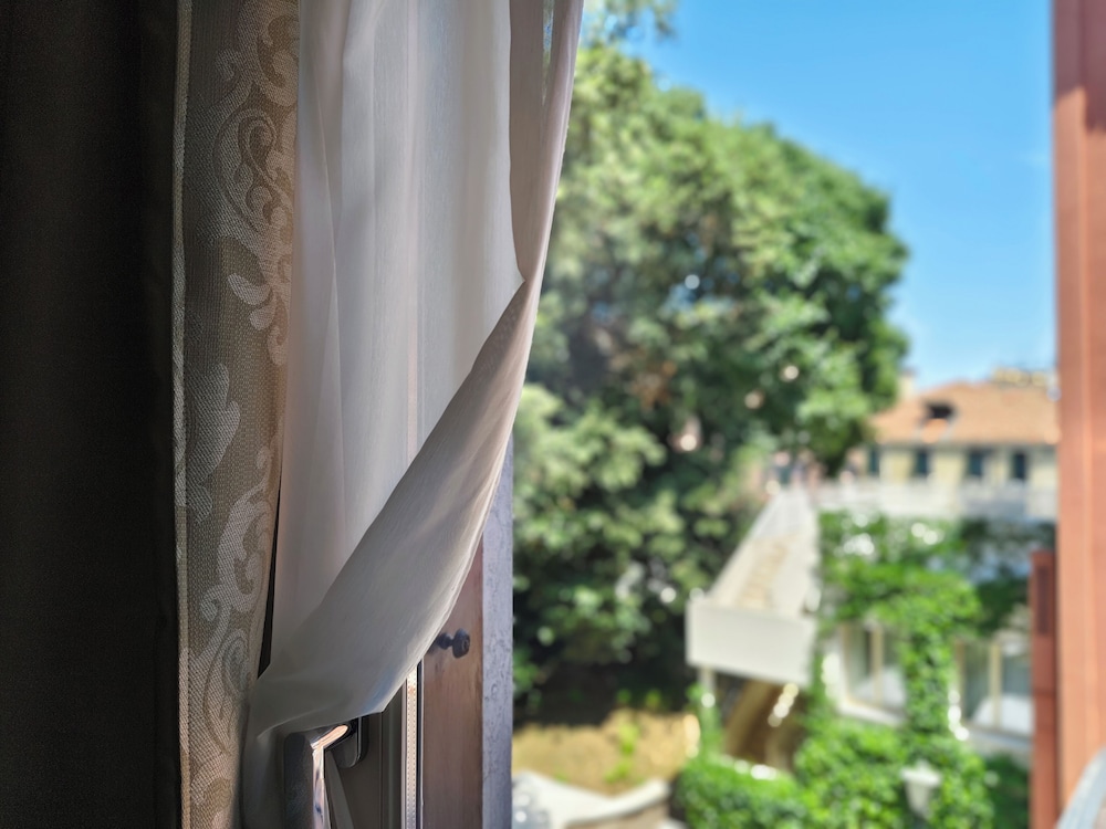 Habitación Triple Superior con Vistas al Parque del hotel Hotel Papadopoli Venezia - MGallery Collection. Foto 9