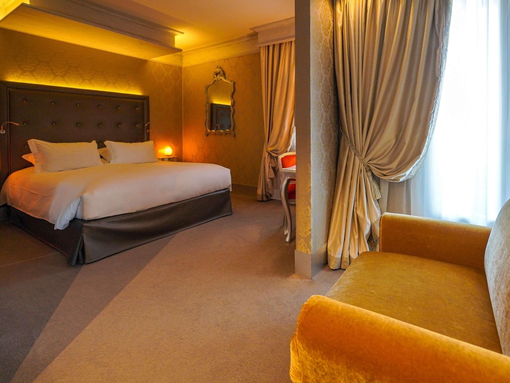 Habitación Triple Deluxe con Vistas al Canal del hotel Hotel Papadopoli Venezia - MGallery Collection. Foto 12