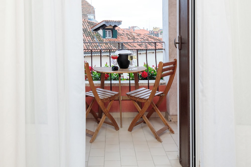 Habitación Triple Deluxe con Vistas al Canal del hotel Hotel Papadopoli Venezia - MGallery Collection. Foto 14