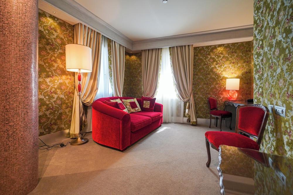 Suite Deluxe con Vistas al Canal del hotel Hotel Papadopoli Venezia - MGallery Collection. Foto 4