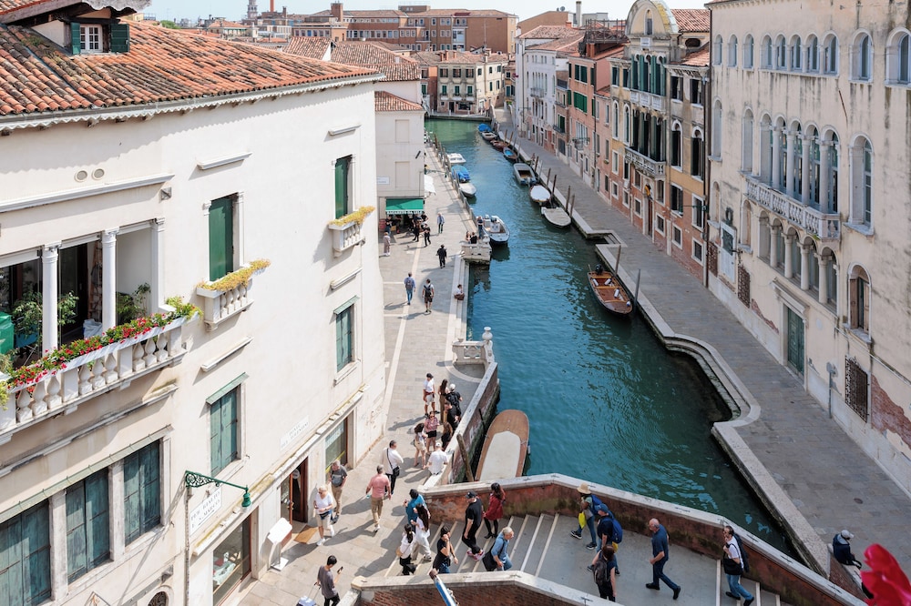 Suite Deluxe con Vistas al Canal del hotel Hotel Papadopoli Venezia - MGallery Collection. Foto 16