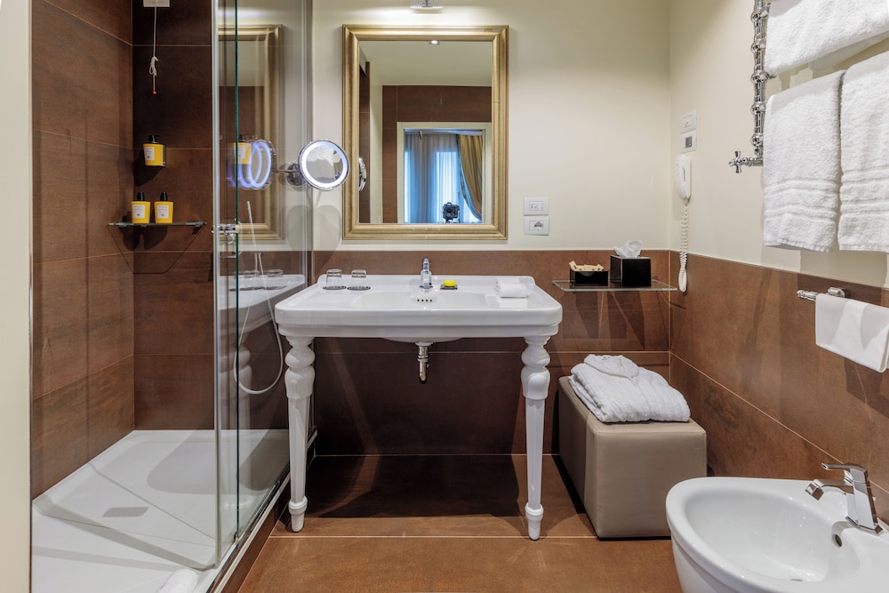 Suite Deluxe con Vistas al Canal del hotel Hotel Papadopoli Venezia - MGallery Collection. Foto 17