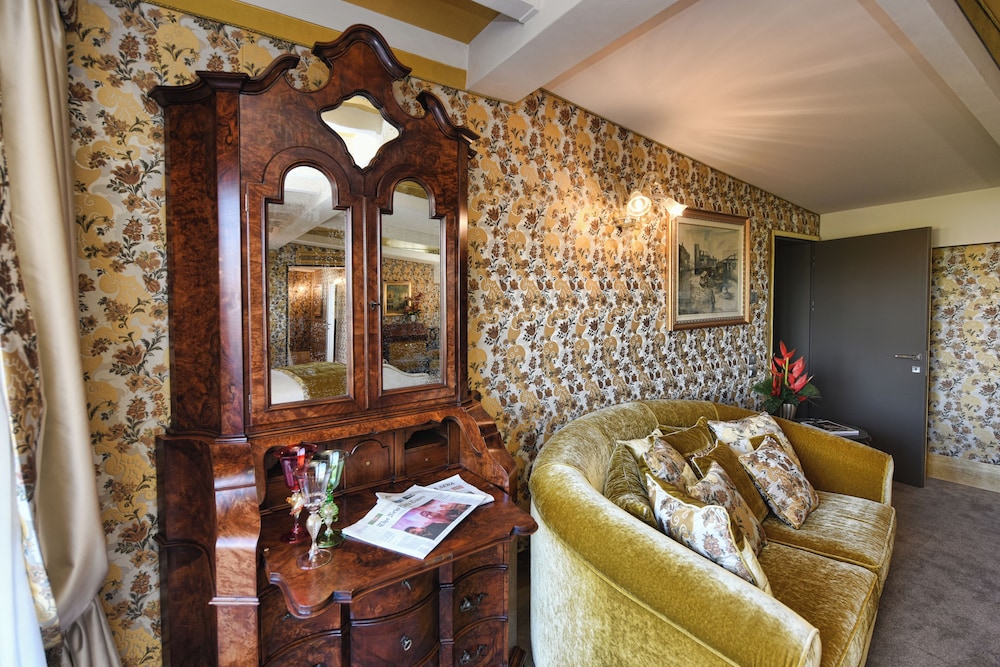 Suite Presidencial con terraza privada y jacuzzi del hotel Hotel Papadopoli Venezia - MGallery Collection. Foto 2