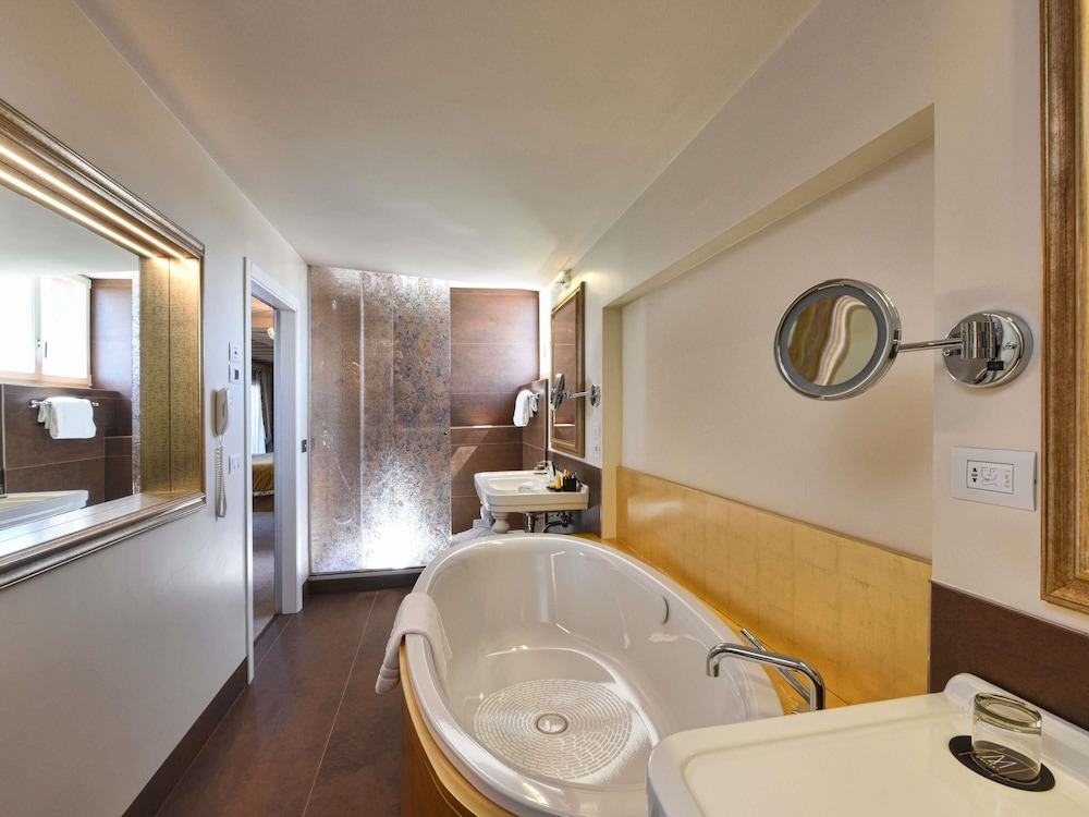 Suite Presidencial con terraza privada y jacuzzi del hotel Hotel Papadopoli Venezia - MGallery Collection. Foto 10