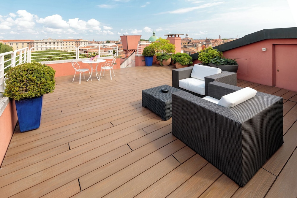 Suite Presidencial con terraza privada y jacuzzi del hotel Hotel Papadopoli Venezia - MGallery Collection. Foto 12