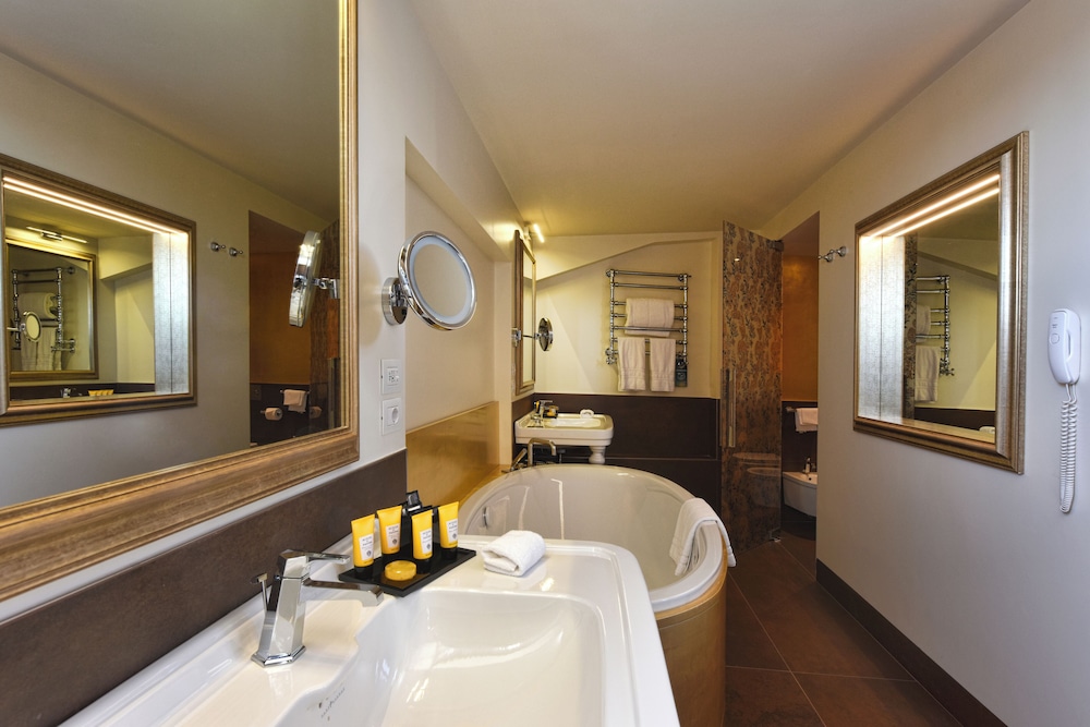 Suite Presidencial con terraza privada y jacuzzi del hotel Hotel Papadopoli Venezia - MGallery Collection. Foto 13