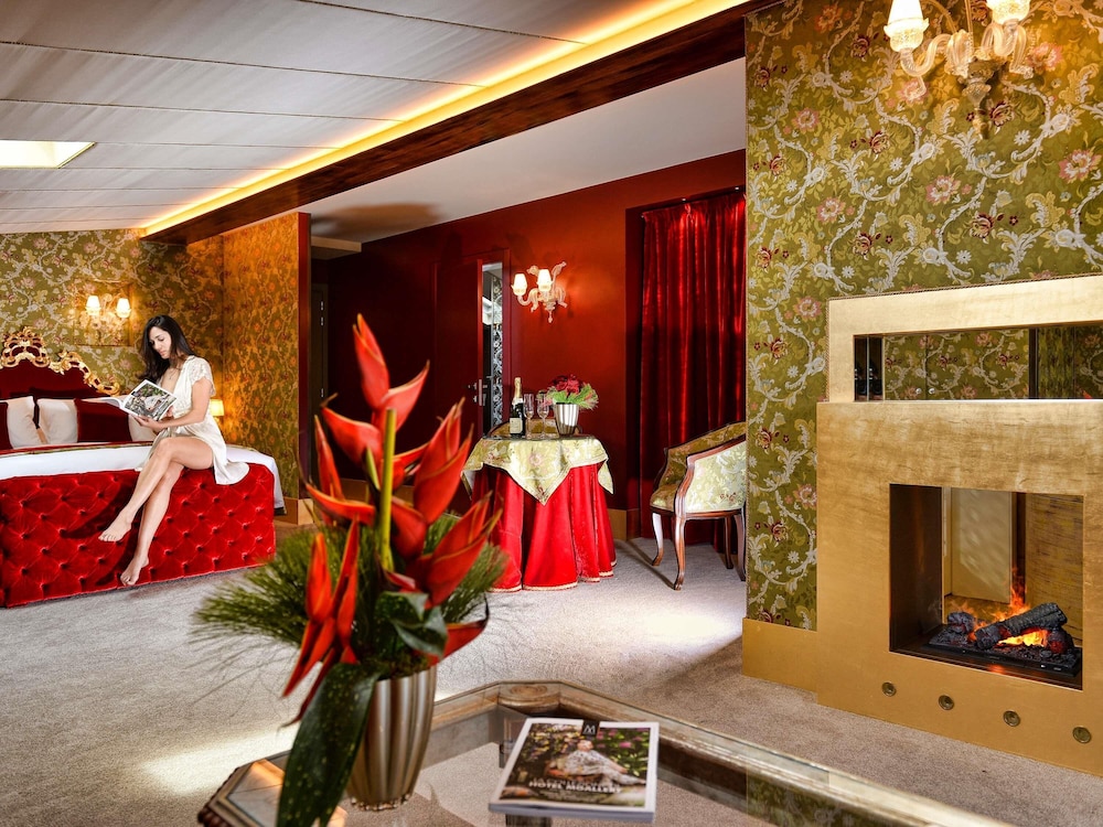Suite Ejecutiva con terraza privada y vistas a la ciudad del hotel Hotel Papadopoli Venezia - MGallery Collection