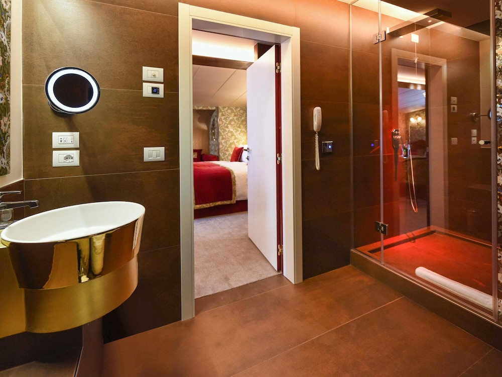 Suite Ejecutiva con terraza privada y vistas a la ciudad del hotel Hotel Papadopoli Venezia - MGallery Collection. Foto 8